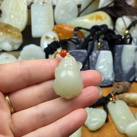 和田玉未镶嵌颈饰