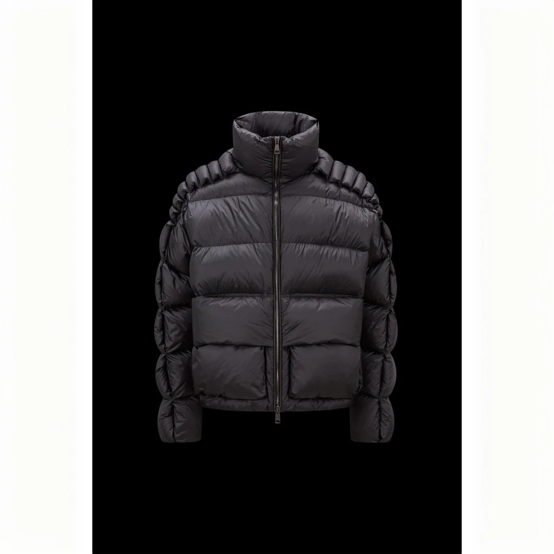 【玥】2026联名款梦幻楼梯25欧式风徽章字母阶梯绗缝绒外套 A8080