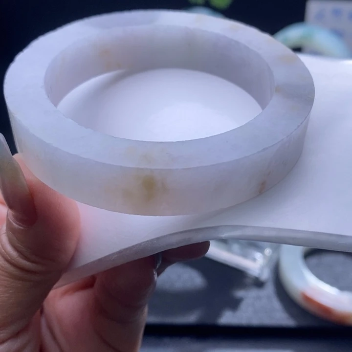 未镶嵌翡翠手镯定制翡翠