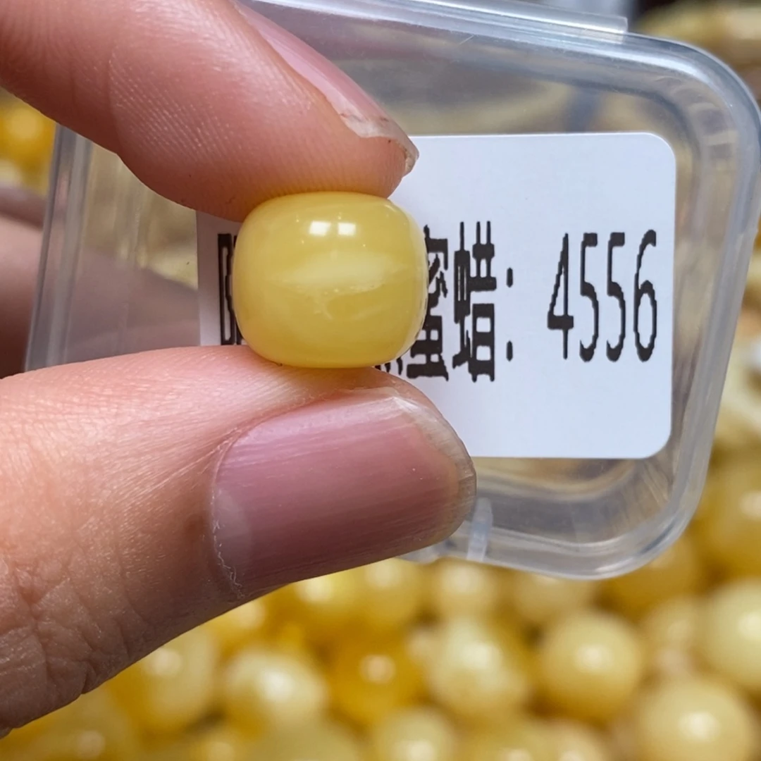 蜜蜡未镶嵌珠宝奇石4556