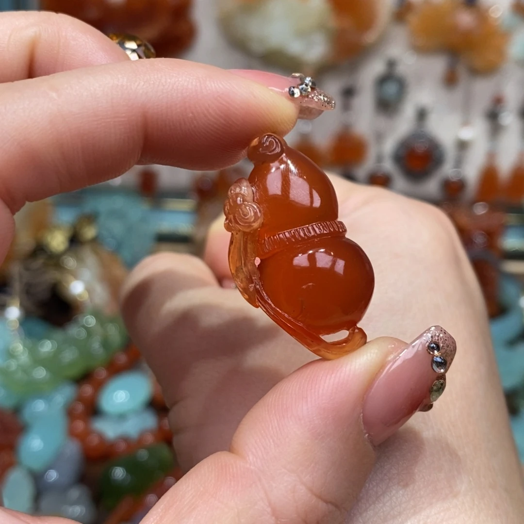 蛇纹石玉颈饰未镶嵌吊坠