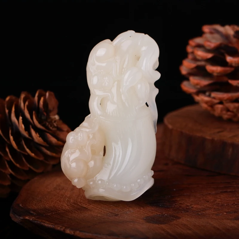 【泓贝珠宝-N877】和田玉老料双色节节高升吊坠