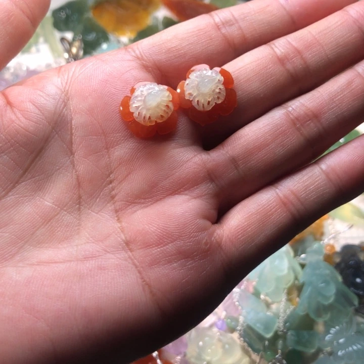 荣***店蛇纹石玉未镶嵌耳坠