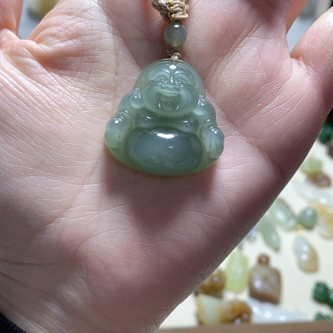 和田玉颈饰未镶嵌湖水绿佛公