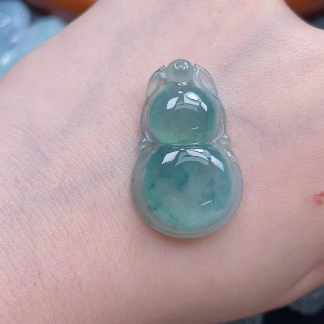 翡翠未镶嵌颈饰葫芦