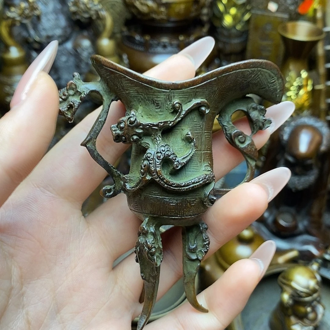 铜器摆件做工精良