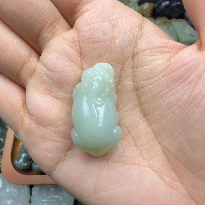 正***见和田玉未镶嵌颈饰