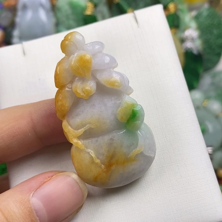 翡翠未镶嵌吊坠(赠链)