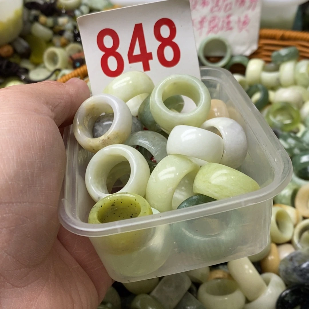 蛇纹石玉挂坠未镶嵌