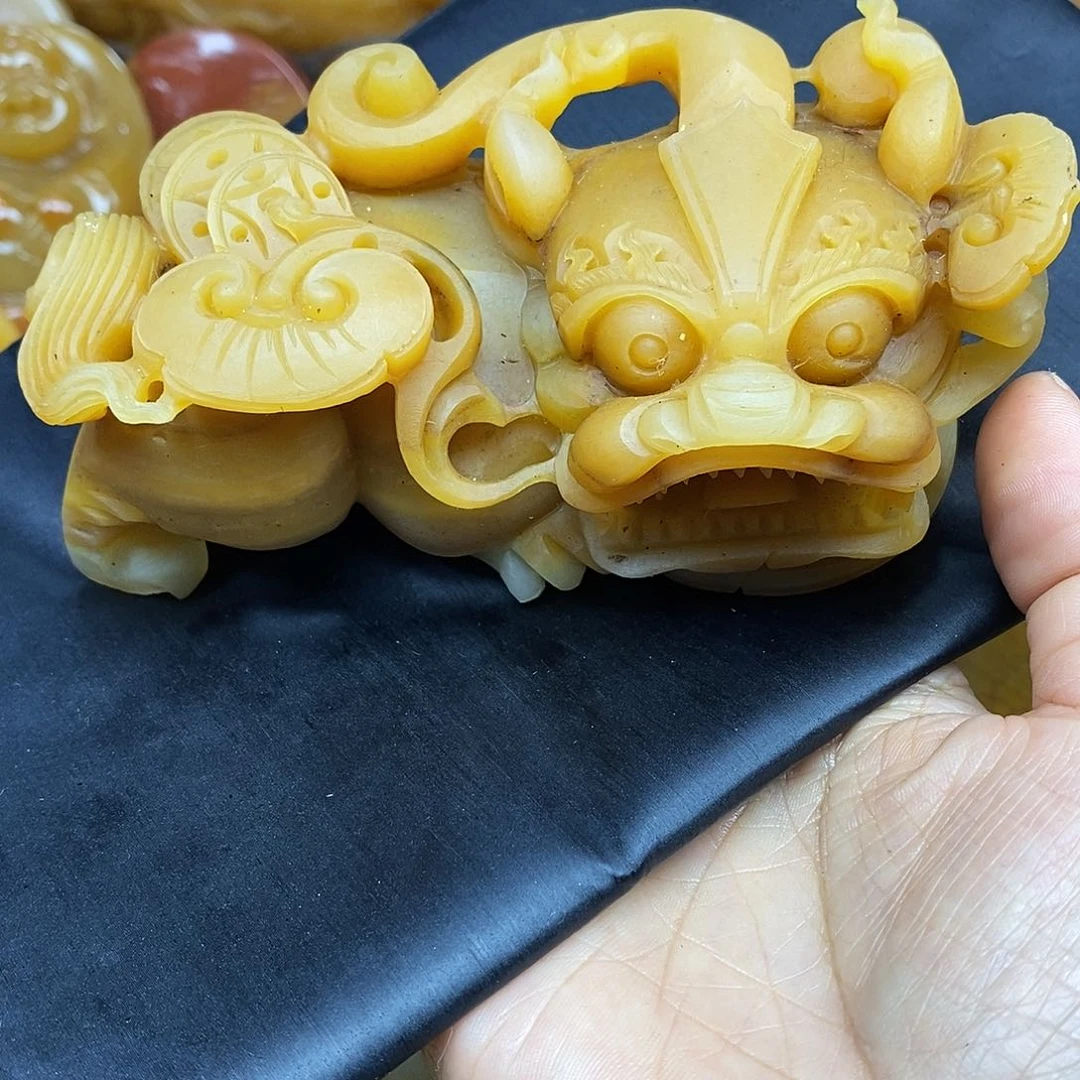 石英质玉（黄龙玉）颈饰未镶嵌