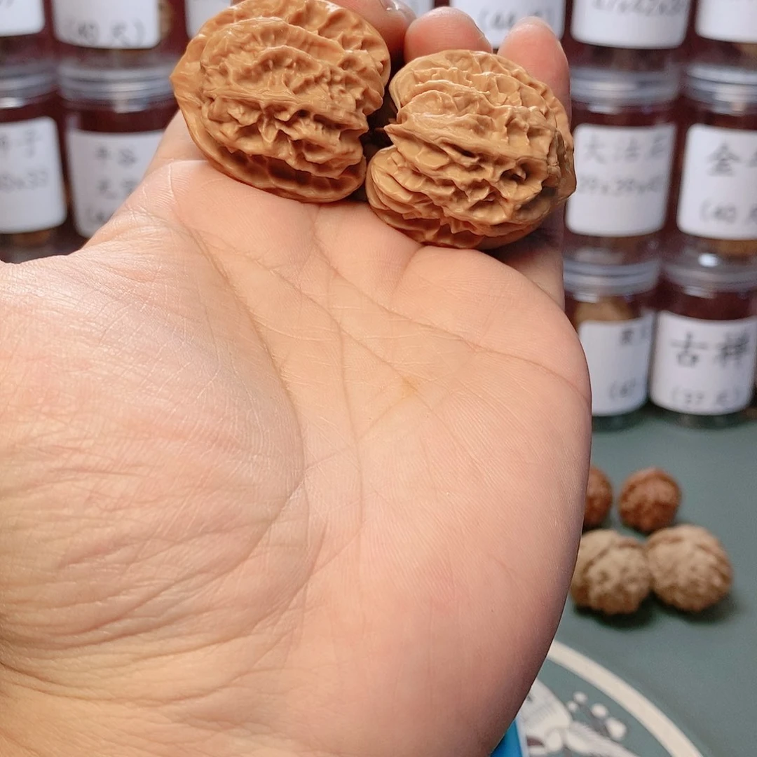 ⒍**936尺寸曹大龙文玩核桃