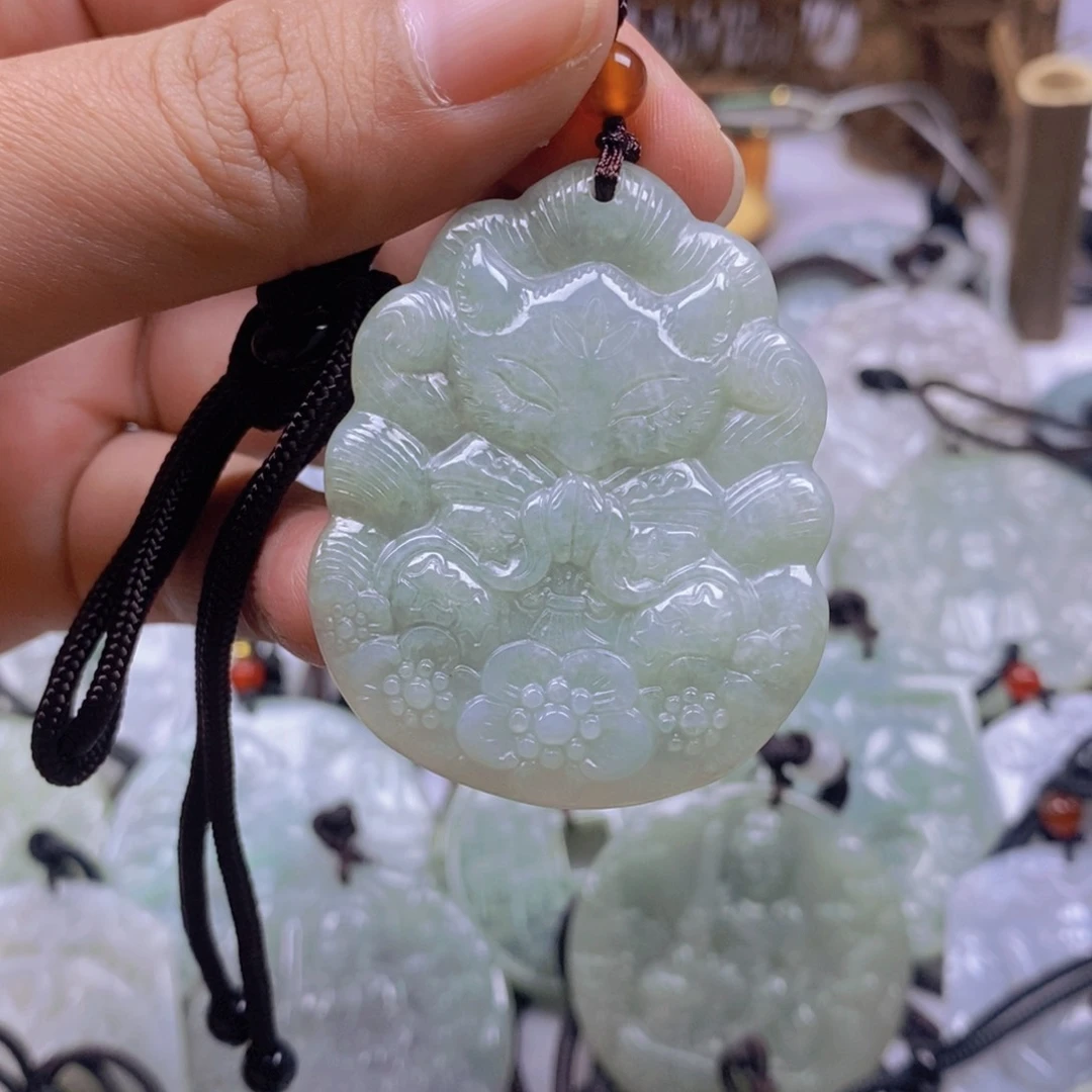 翡翠颈饰未镶嵌翡翠