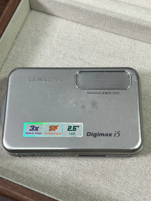 9新 Samsung/三星 i5 银色 500w像素复古ccd数码相机