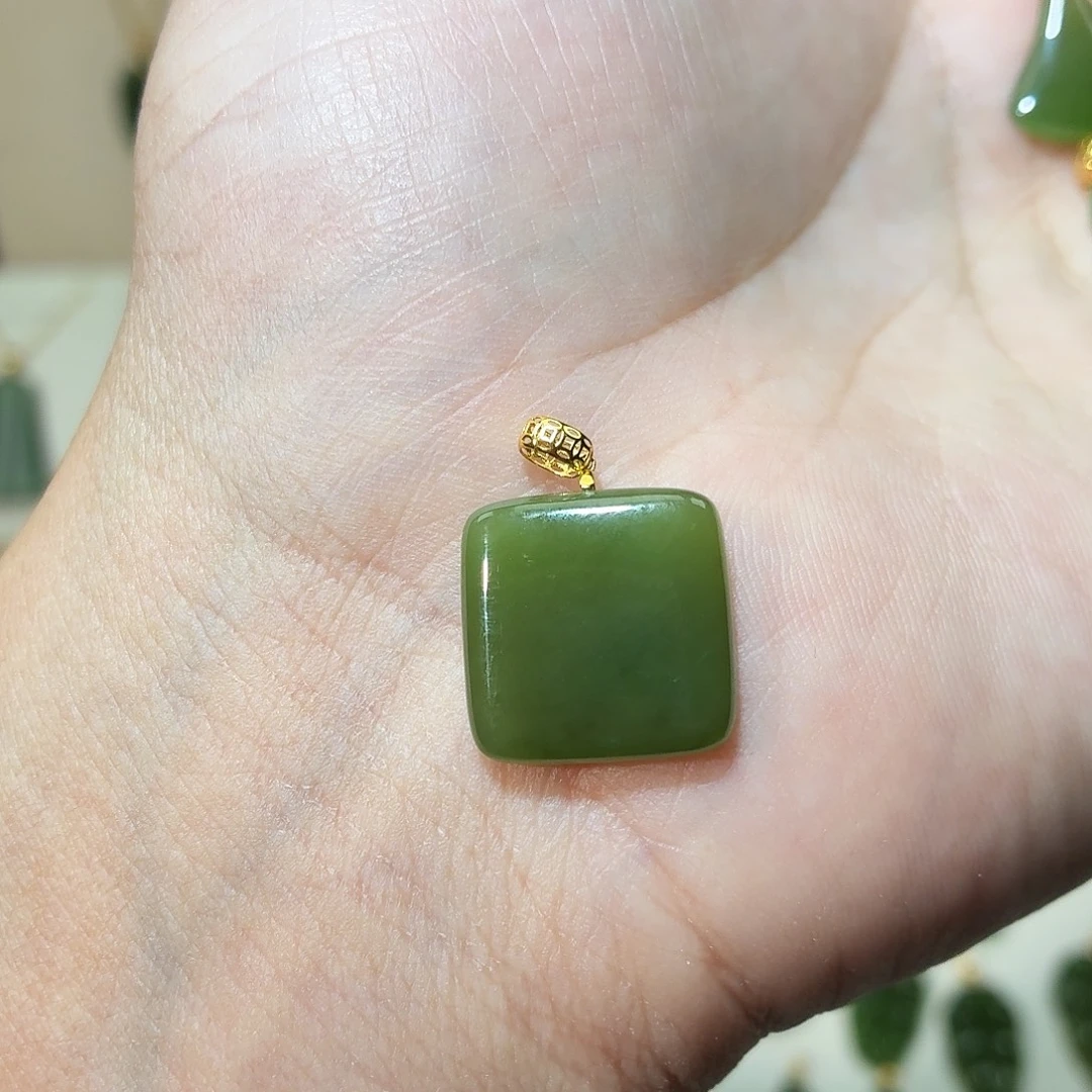 和田玉（碧玉）18K金镶嵌吊坠(赠链)