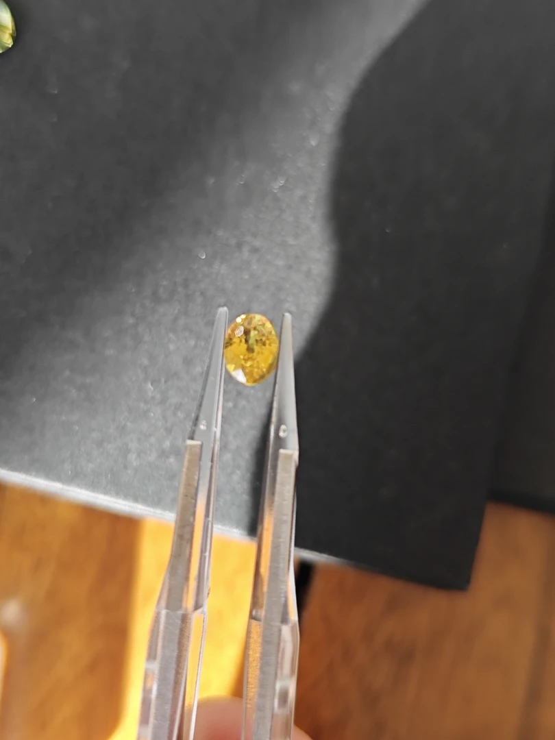 天然金黄色蓝宝石