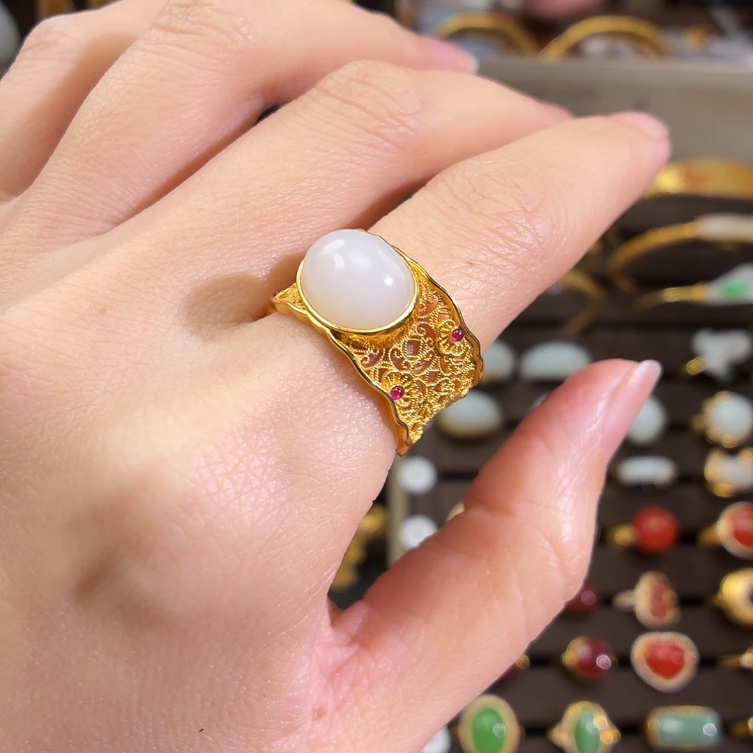 颈饰18K金镶嵌和田玉