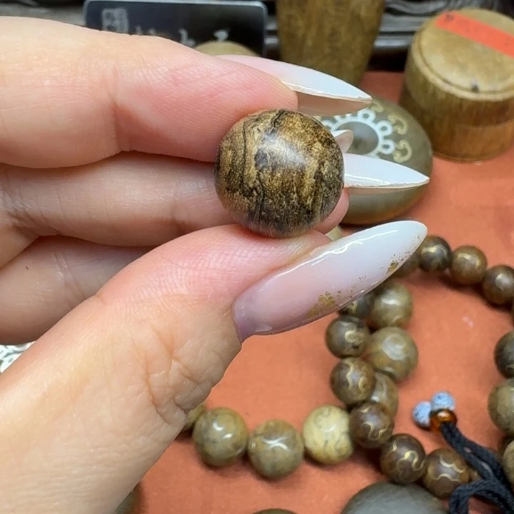 大叶紫檀（黑酸枝木类）