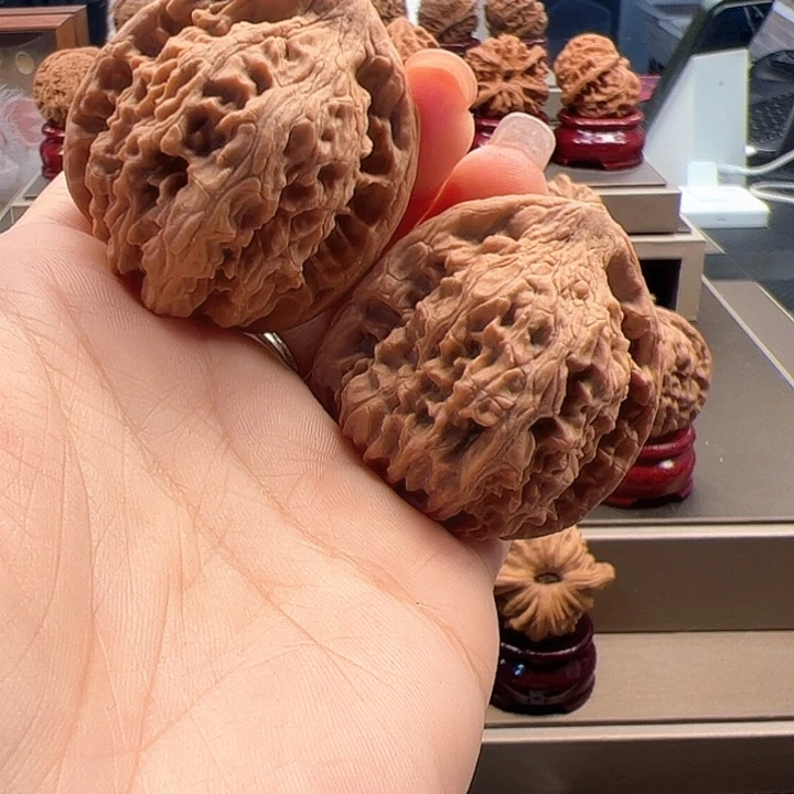 文玩核桃把件41 红狮子 s-019