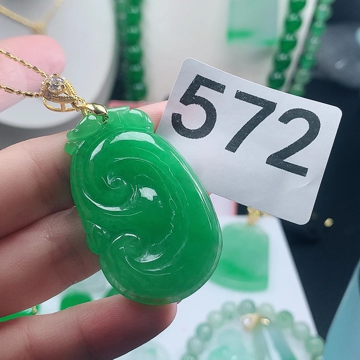 翡翠未镶嵌吊坠(赠链)