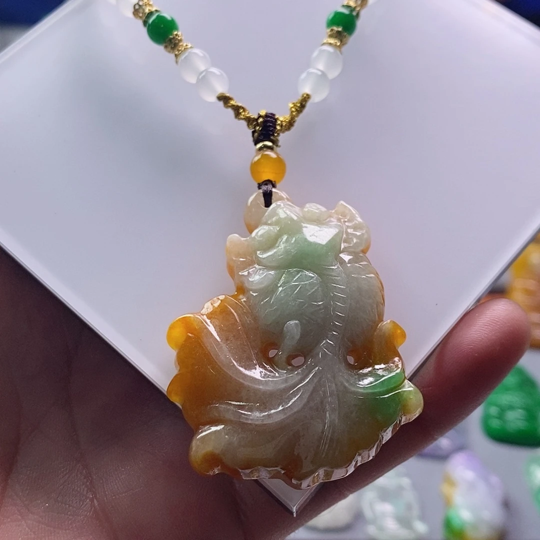 翡翠未镶嵌吊坠(赠链)