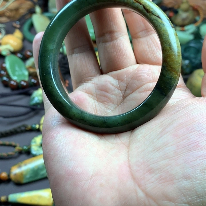 吊坠(赠链)未镶嵌岫岩河磨玉（透闪石质玉）