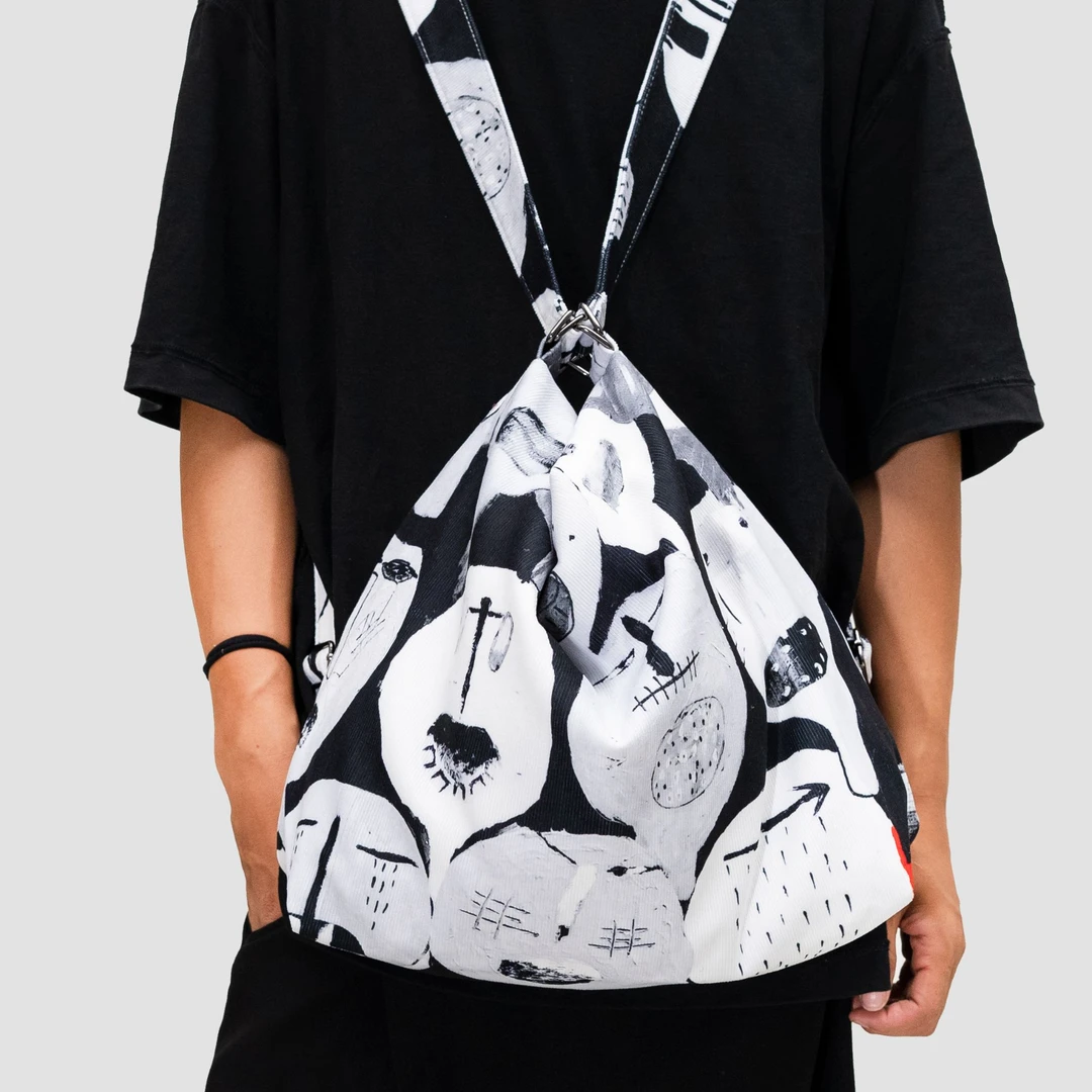 无则艺【新镇店之宝】原创小众文艺黑百相百搭个性潮流多变双肩包