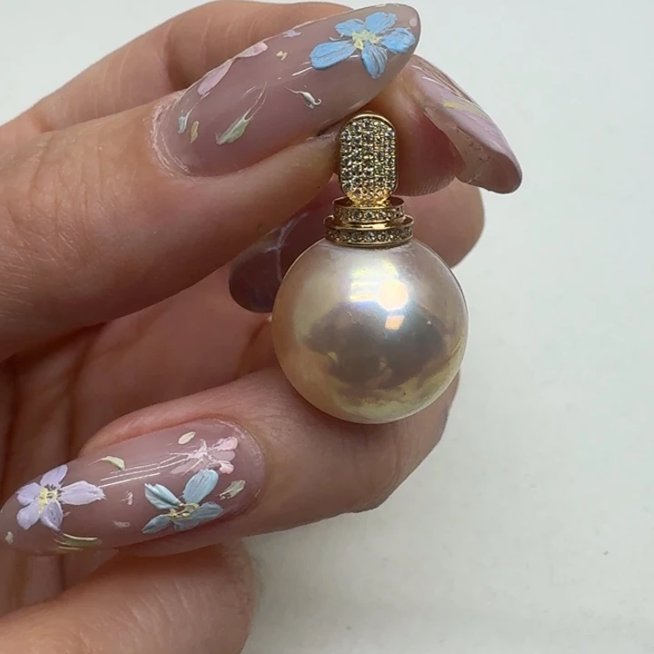 18K金镶嵌拼合珍珠（马贝珠）颈饰