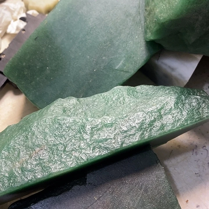 透闪石质玉珠宝半成品未镶嵌洪***虾