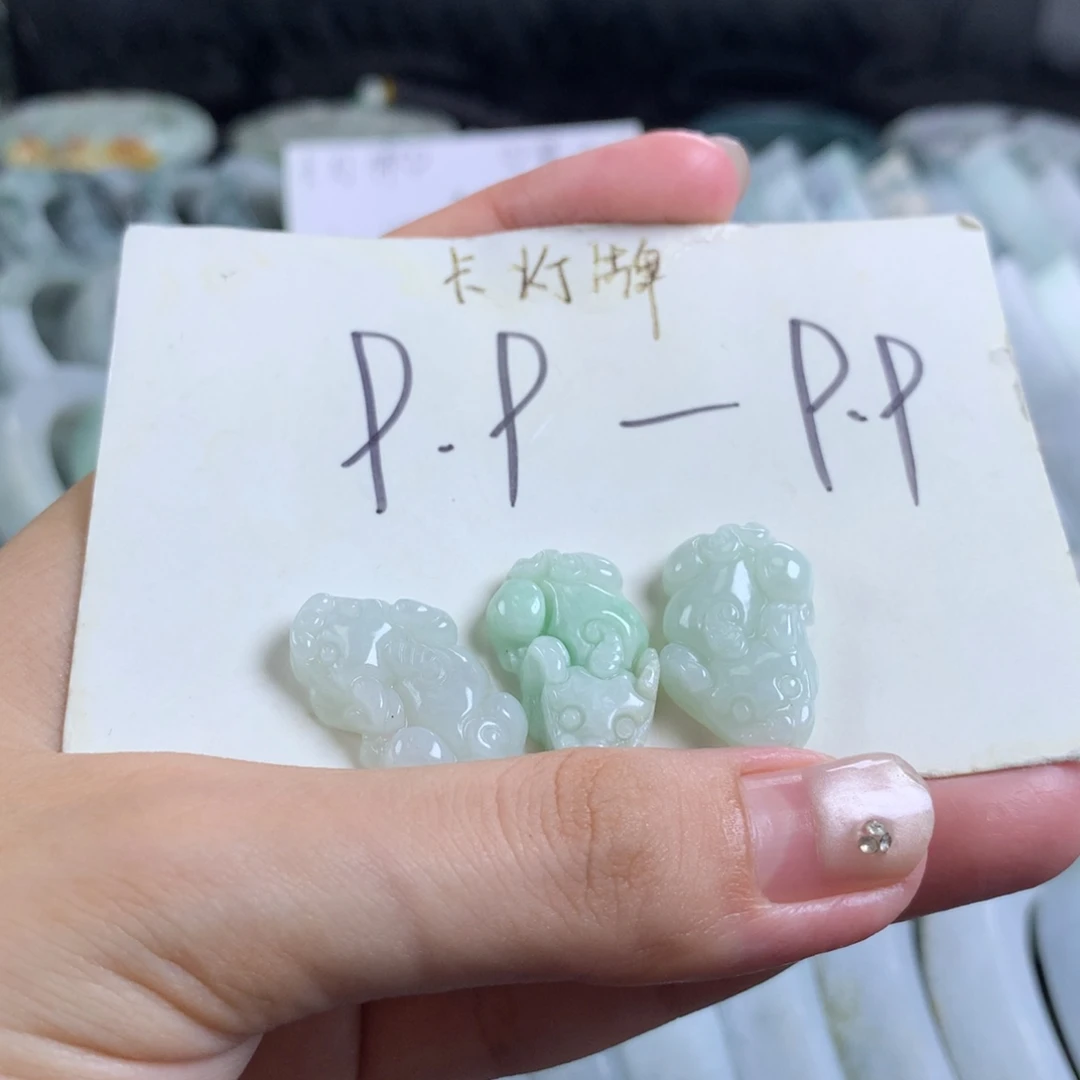 翡翠未镶嵌颈饰多样性发一件