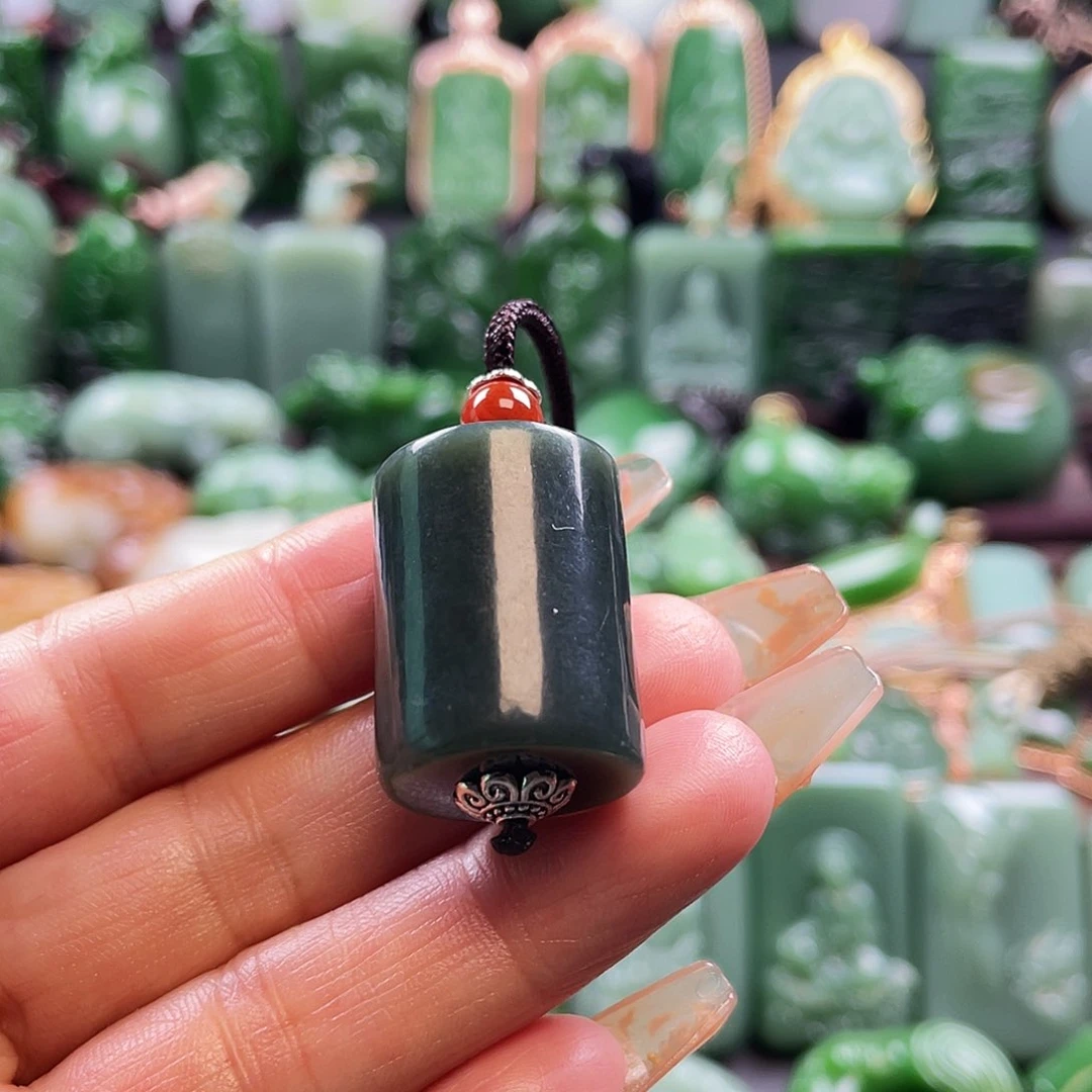 和田玉挂件未镶嵌大**窝