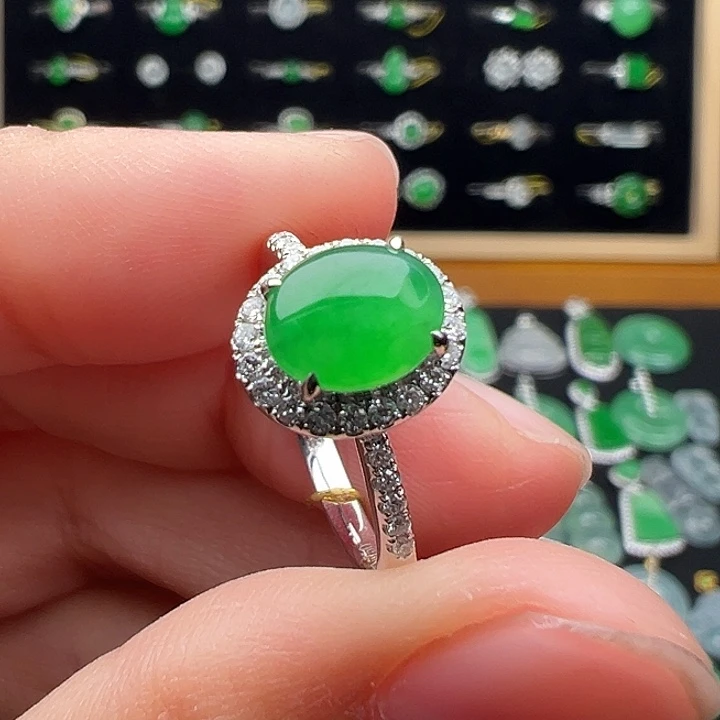 翡翠18K金镶嵌颈饰戒指