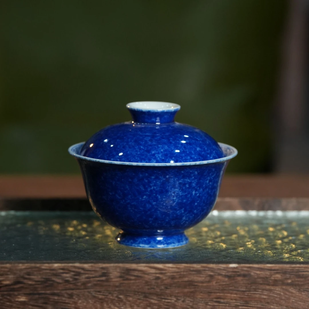 【央广甄瓷】逸古堂    外撒蓝内缠枝花元宝盖碗130ml