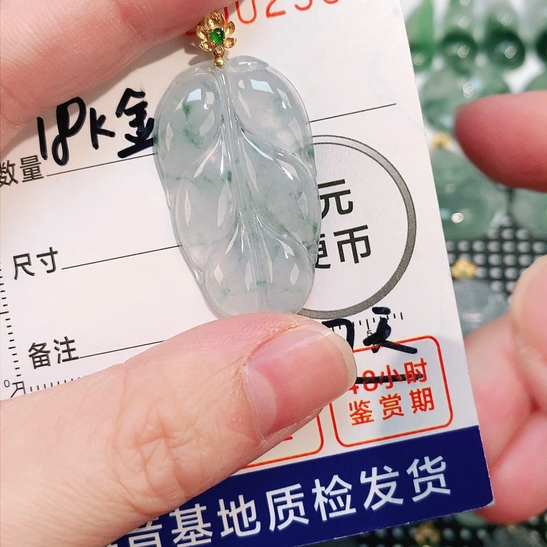 翡翠颈饰18K金镶嵌吊坠