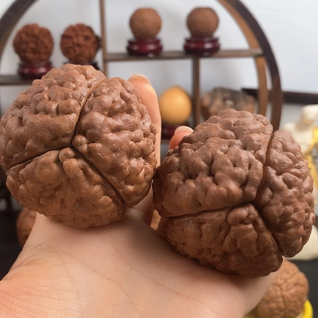 文玩核桃把件三瓣脑纹金刚爆肉5867