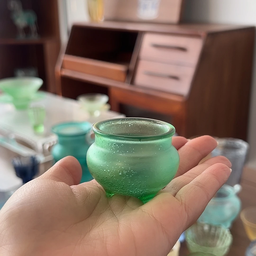 琉璃手工艺品乳足炉