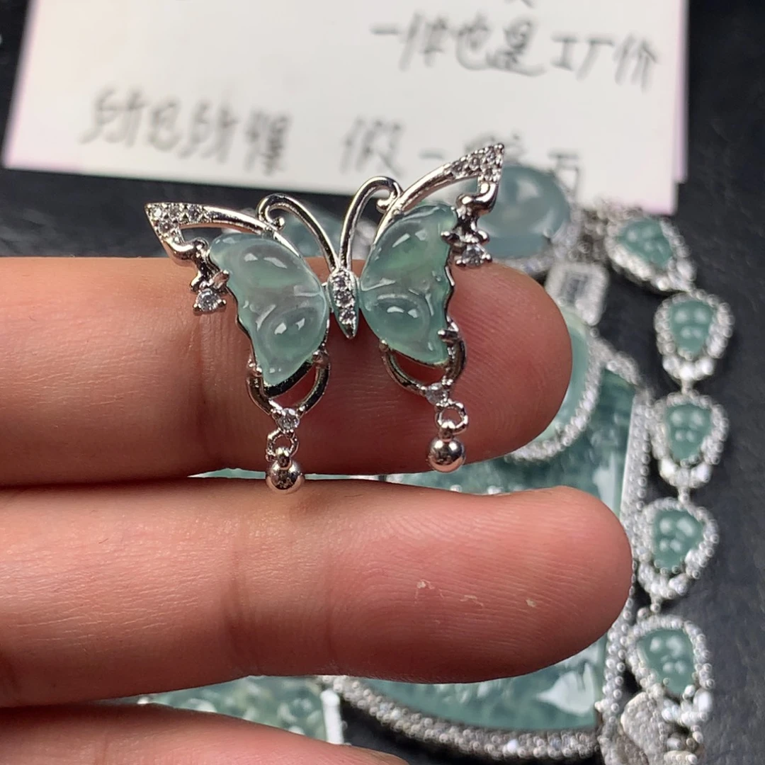 颈饰未镶嵌翡翠蝴蝶