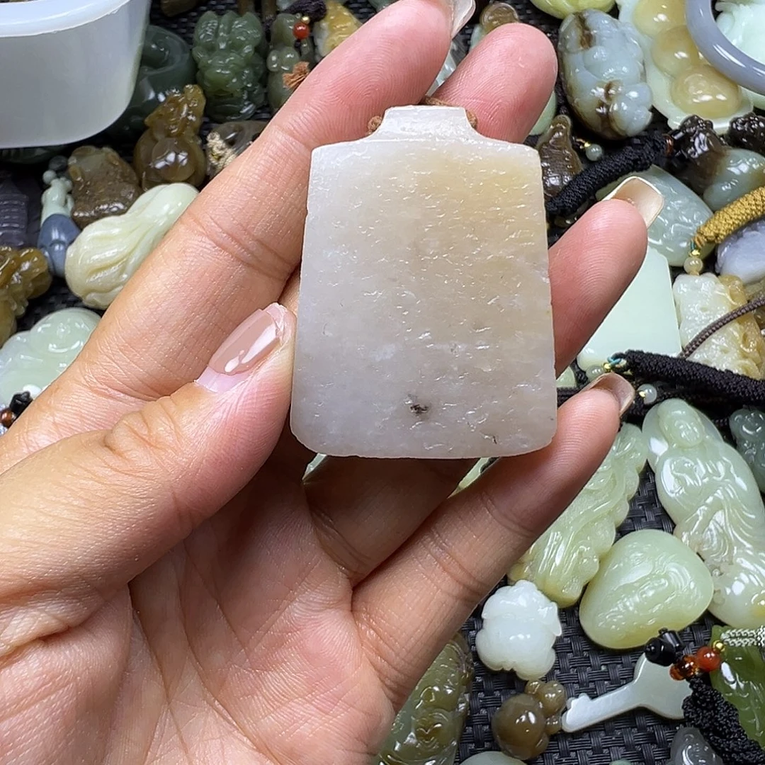 和田玉未镶嵌颈饰微瑕漏，不退不换，漏45.5