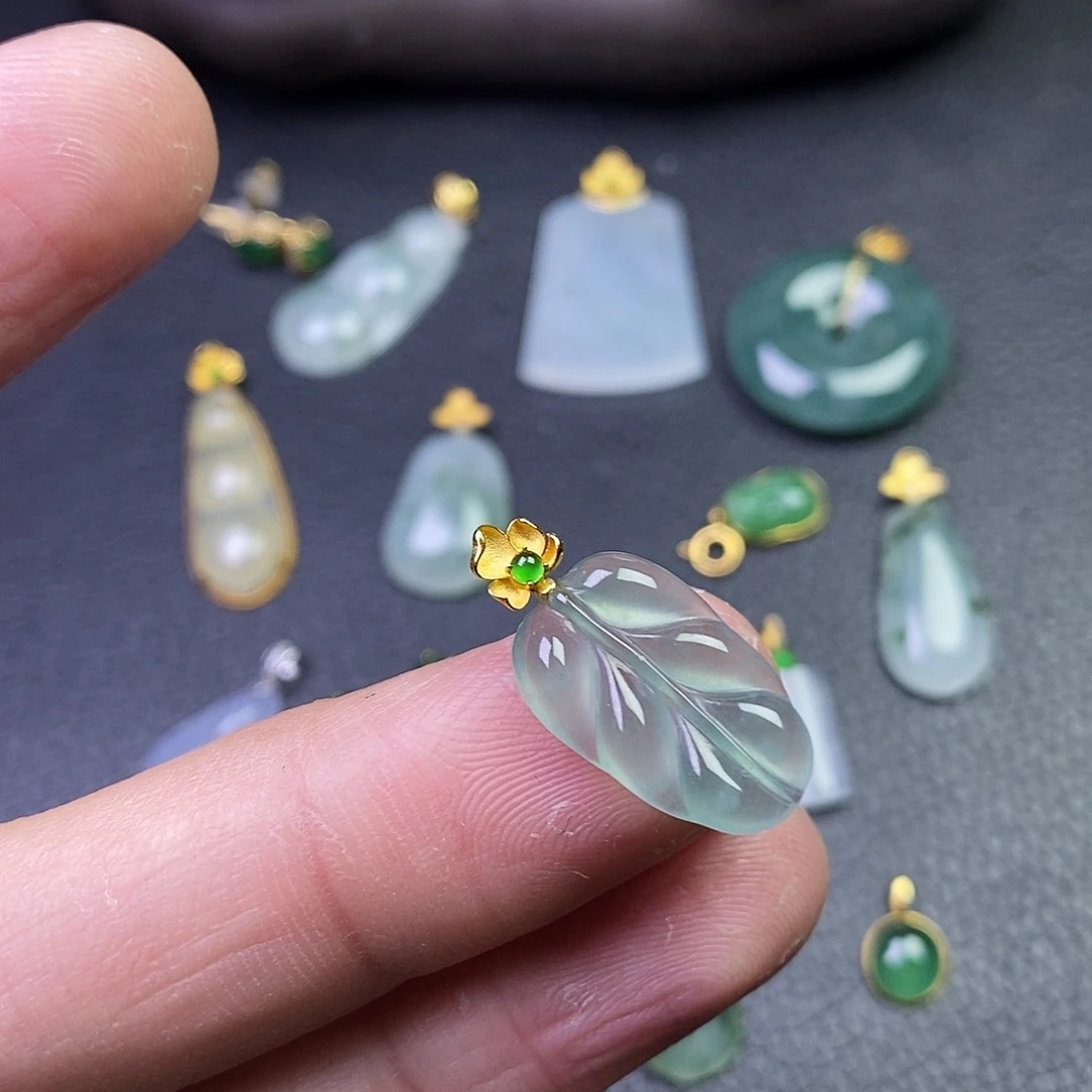 吊坠(不含链)18K金镶嵌翡翠