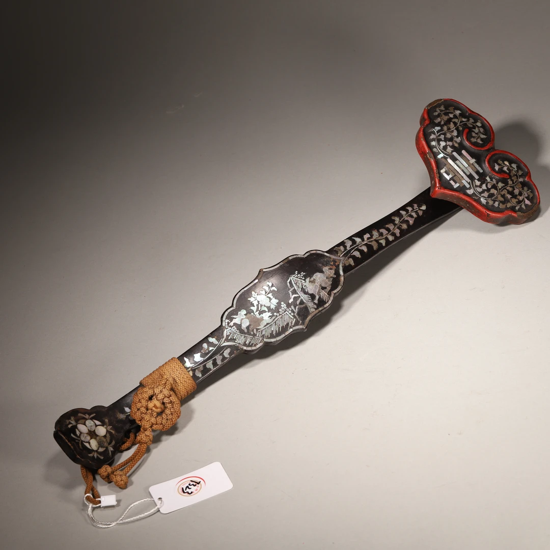 Lot19 清代 大漆嵌螺钿寿字如意摆件