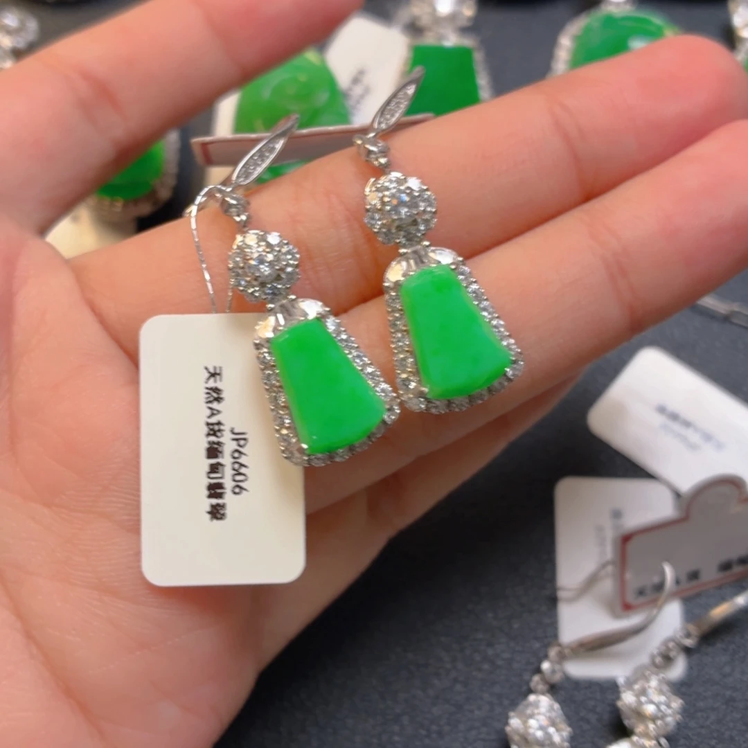 胖***儿翡翠银S925镶嵌颈饰