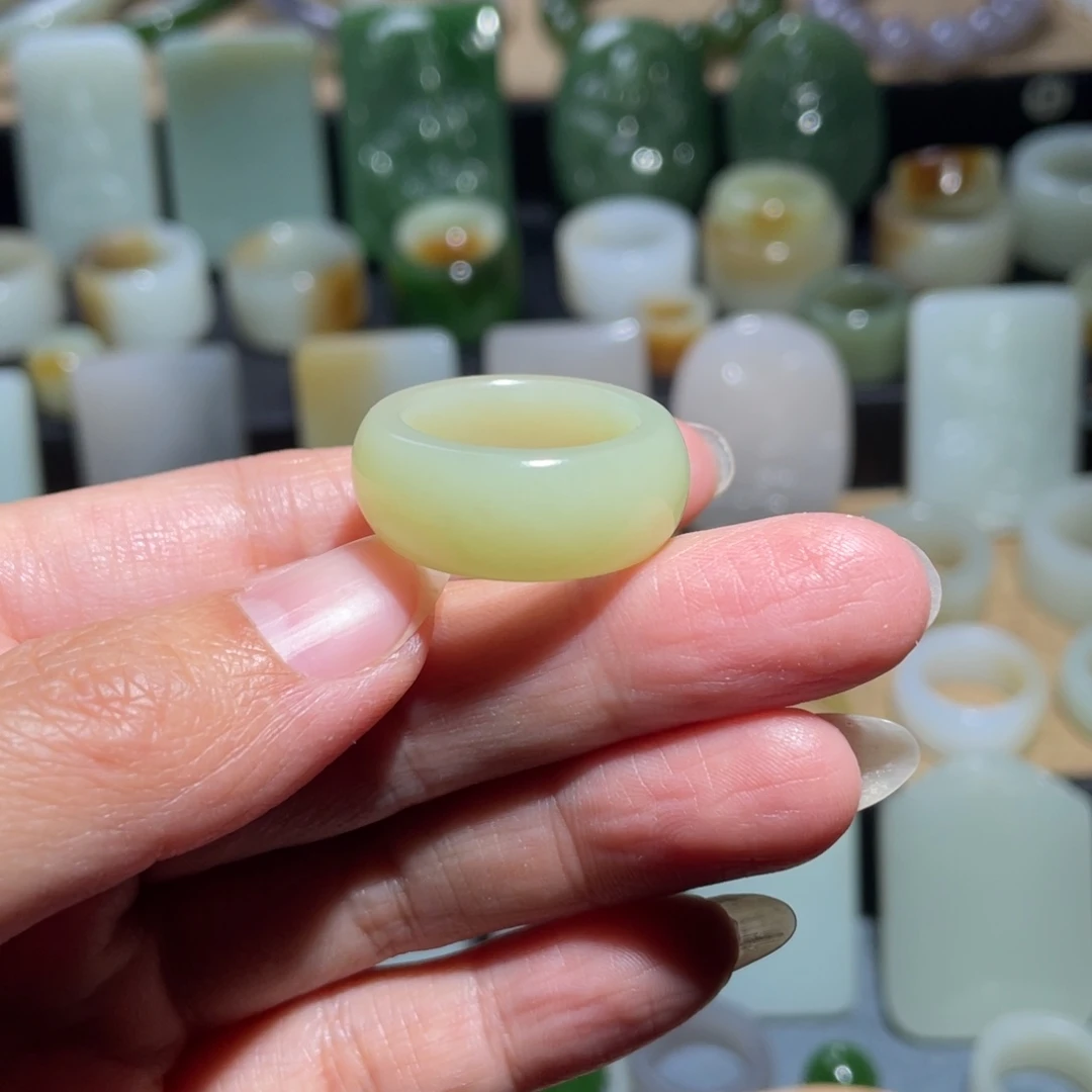 和田玉未镶嵌戒指