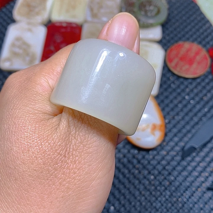 未镶嵌手链和田玉（糖玉）