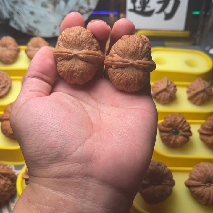 灰***。文玩核桃吊坠元宝44