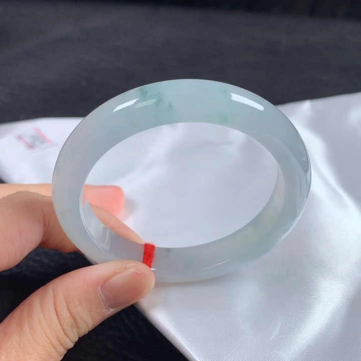 翡翠未镶嵌手镯