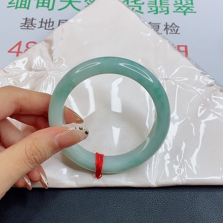 b****未镶嵌手镯翡翠绿镯