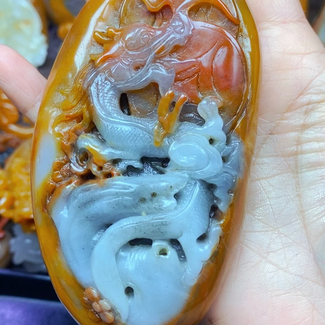 未镶嵌石英质玉（黄龙玉）颈饰