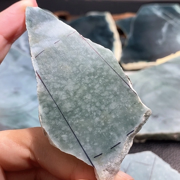 翡翠挂件未镶嵌翡翠