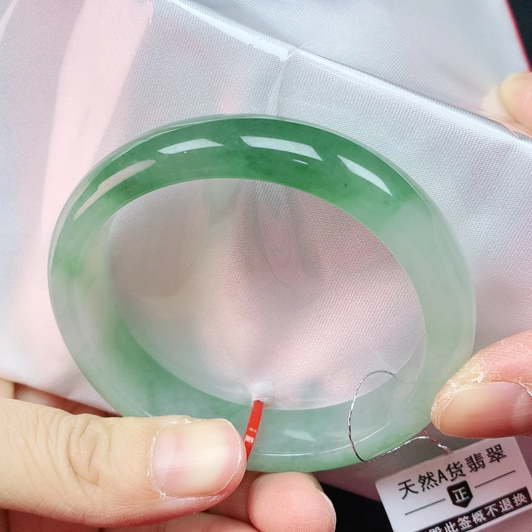 翡翠手镯未镶嵌55贵