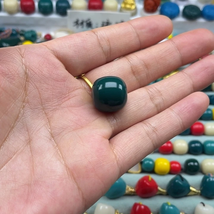 玻璃颈饰雪巴琉璃