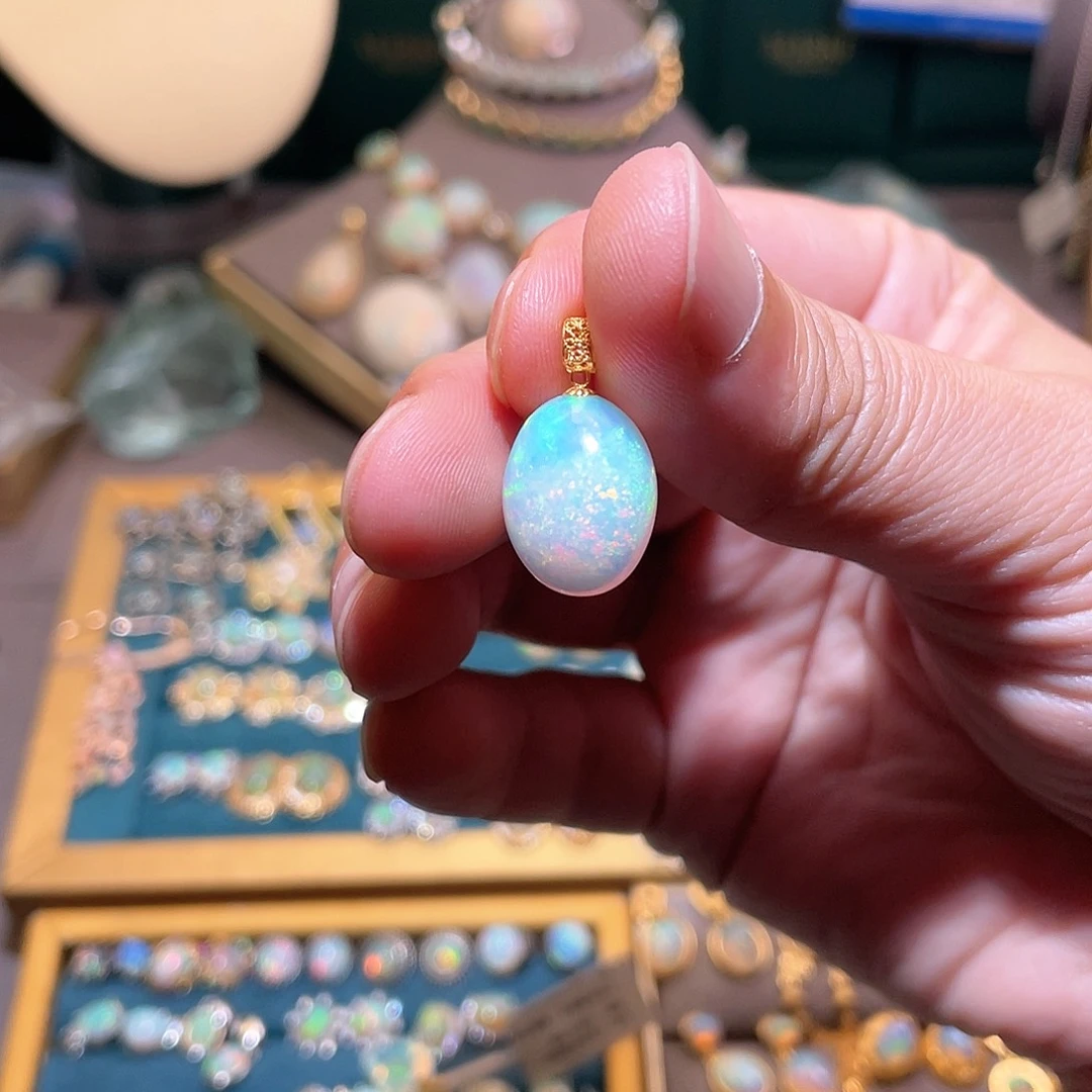 18K金镶嵌欧泊吊坠）回****?